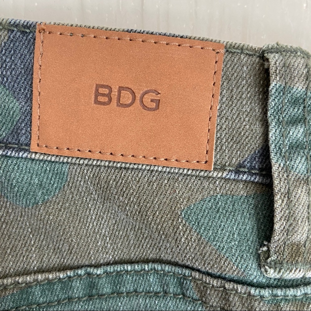 BDG Mid Rise Cigarette Ankle Camo Pants - Picture 4 of 8